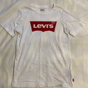 Levi’s t-shirt